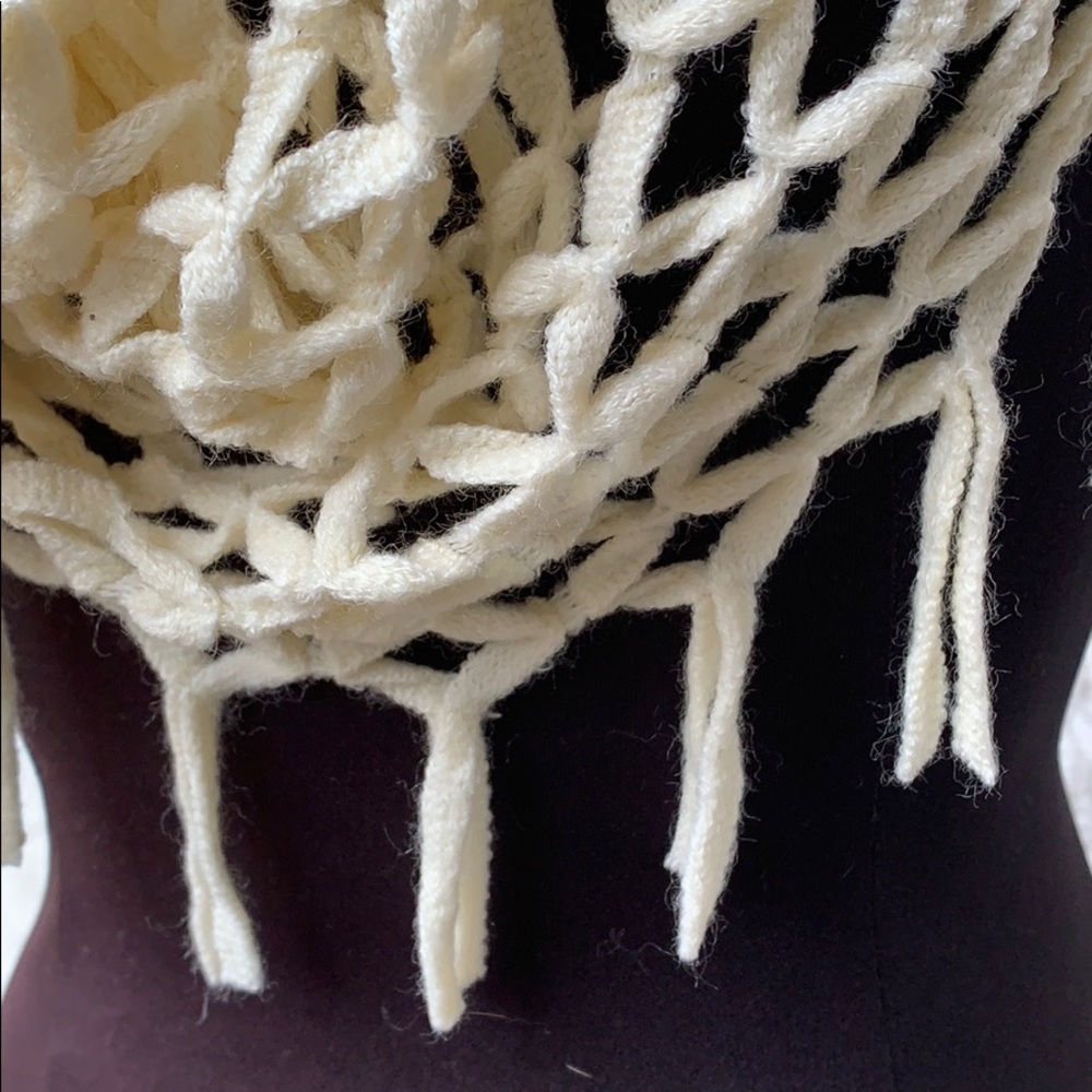NWT Taleen Ivory Infinity Scarf. - Picture 4 of 10
